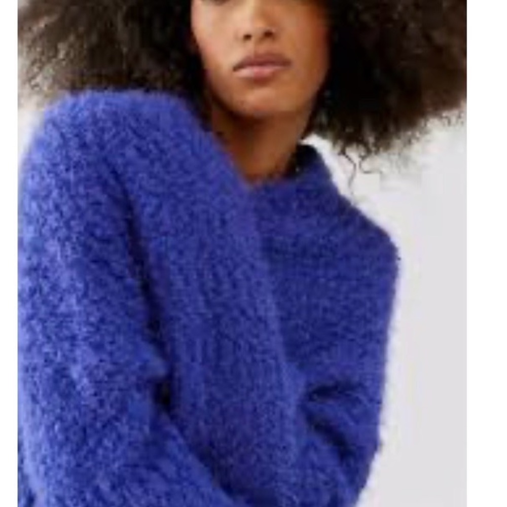 SOFT Urban Outfitters Cropped Fuzzy Blue cardigan
